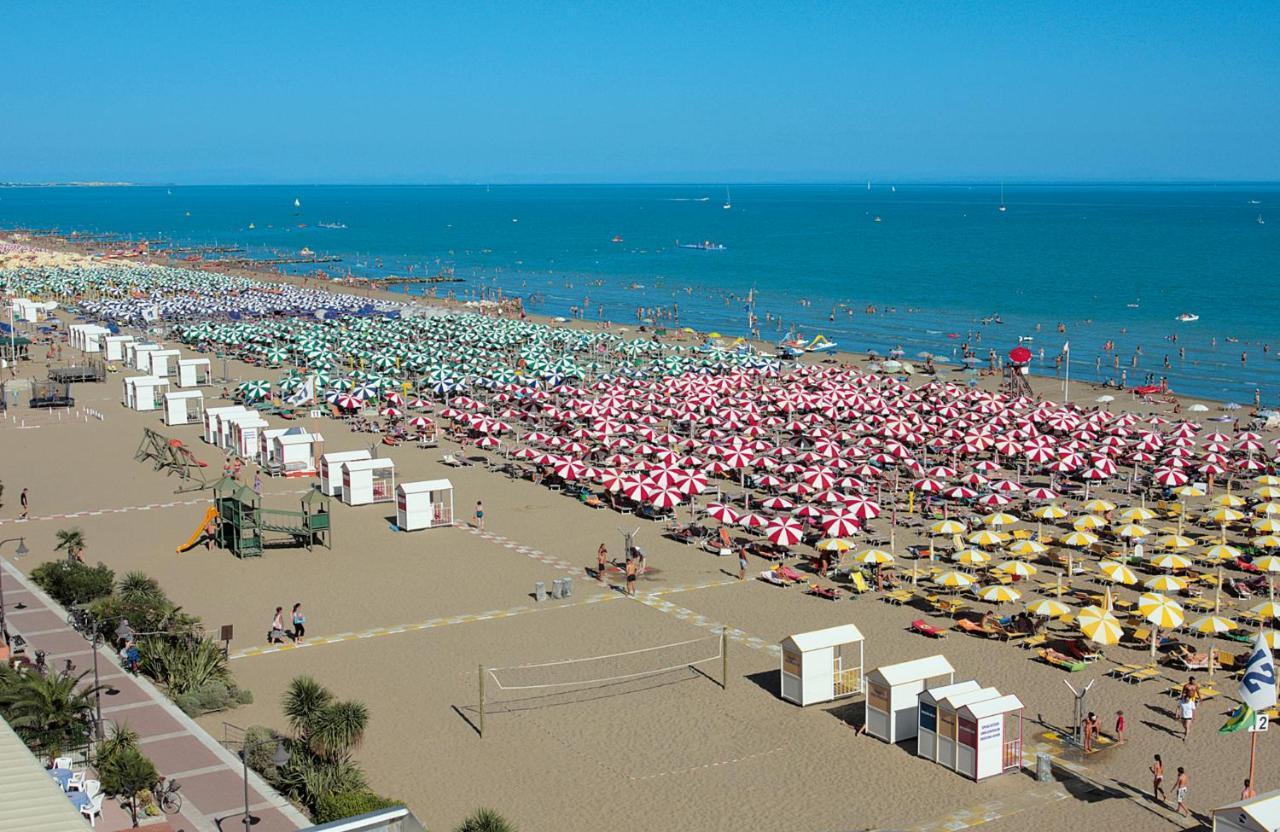 Maestrale Canova Apartments Caorle Exteriör bild
