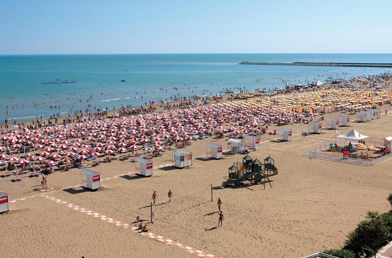 Maestrale Canova Apartments Caorle Exteriör bild