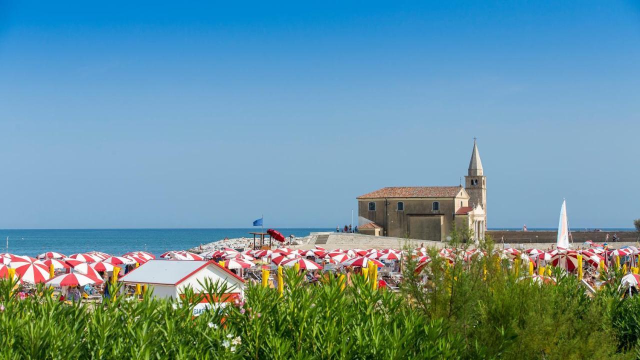 Maestrale Canova Apartments Caorle Exteriör bild