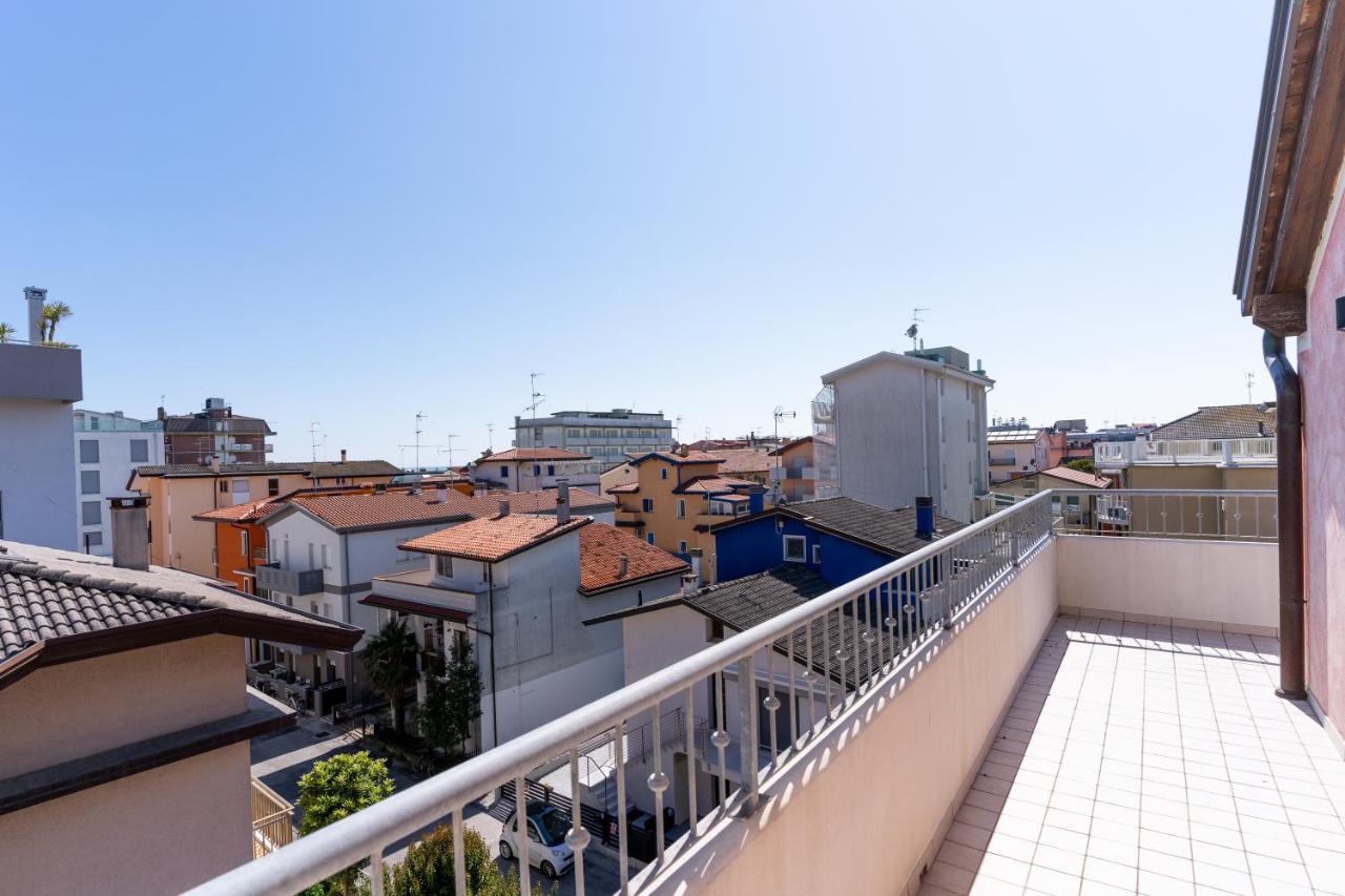 Maestrale Canova Apartments Caorle Exteriör bild